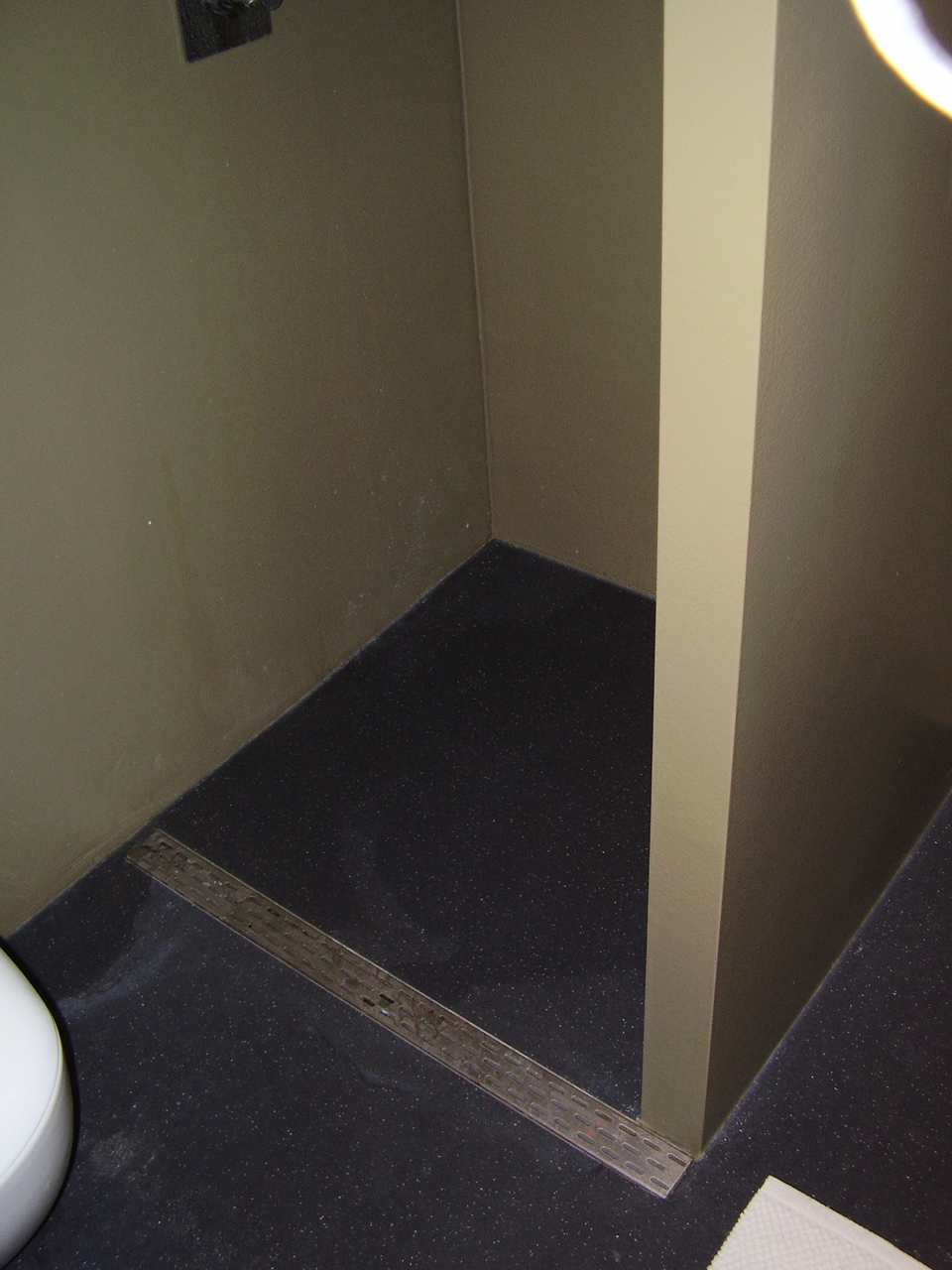 Badkamer in werfkelder aan de leidsekade